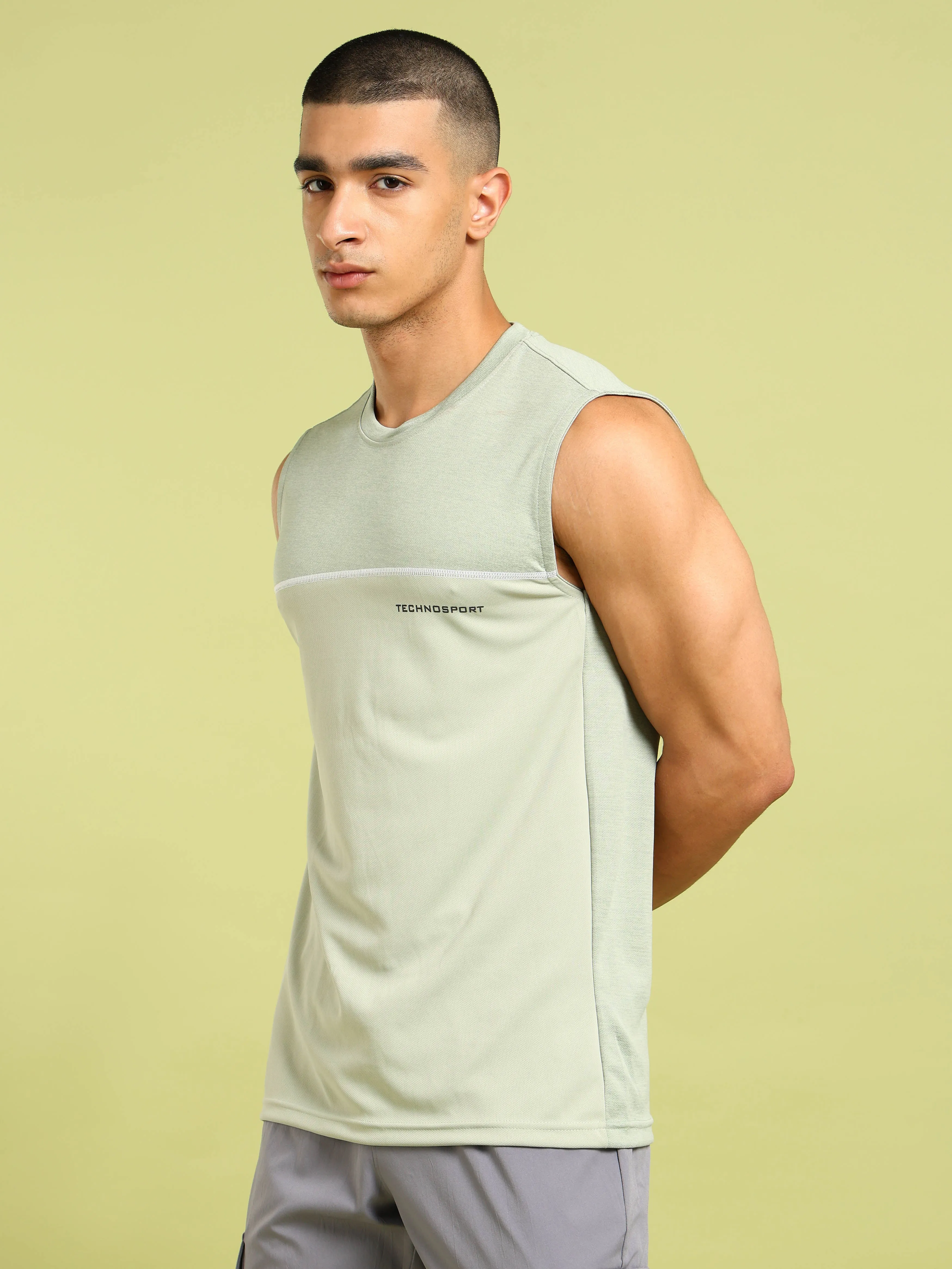 Men Colorblock Slim Fit Crew Neck Innerwear Vest with TECHNO COOL 