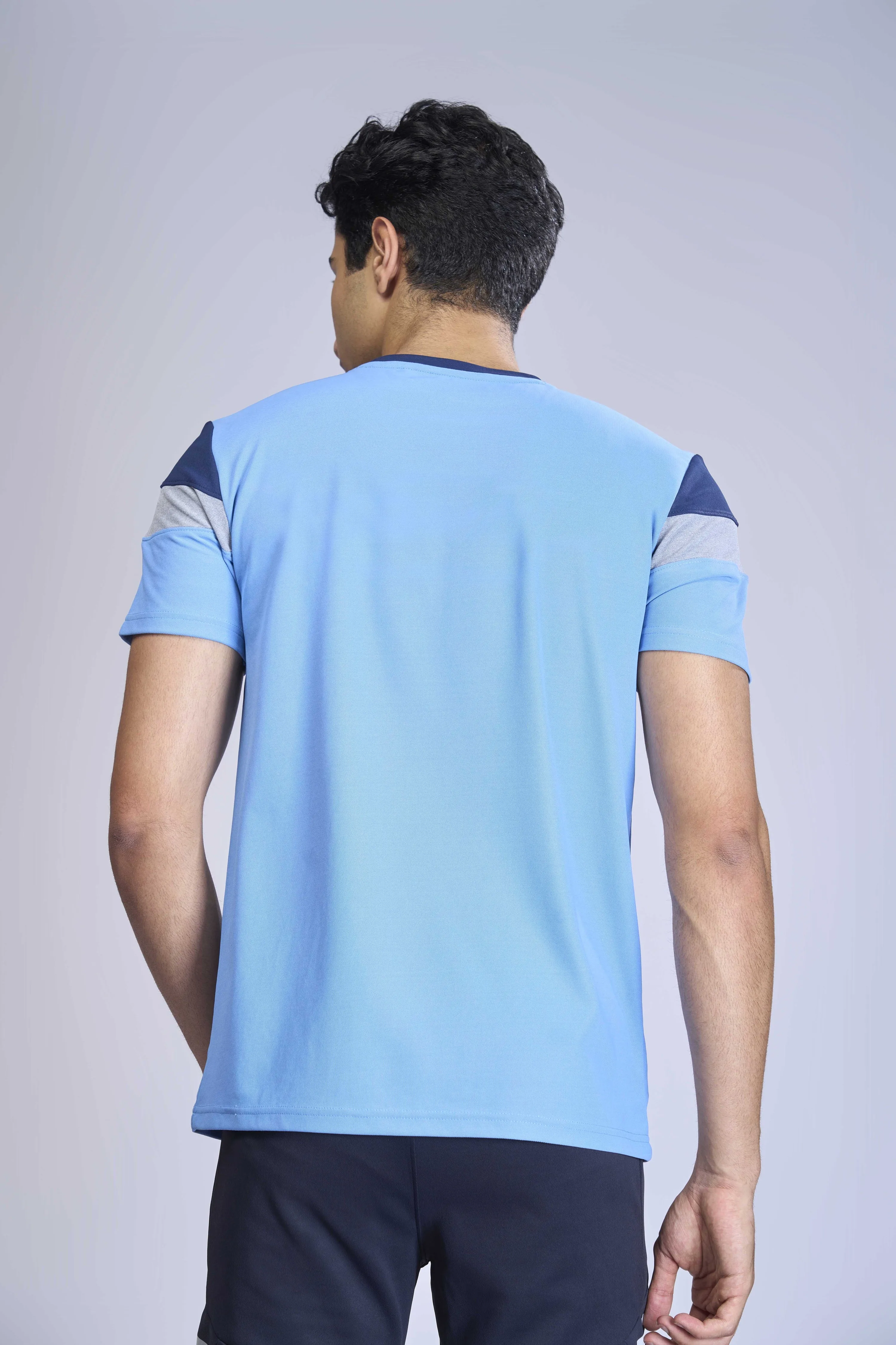 Men Colorblock Slim Fit Crew Neck T-shirt with MATPIQ